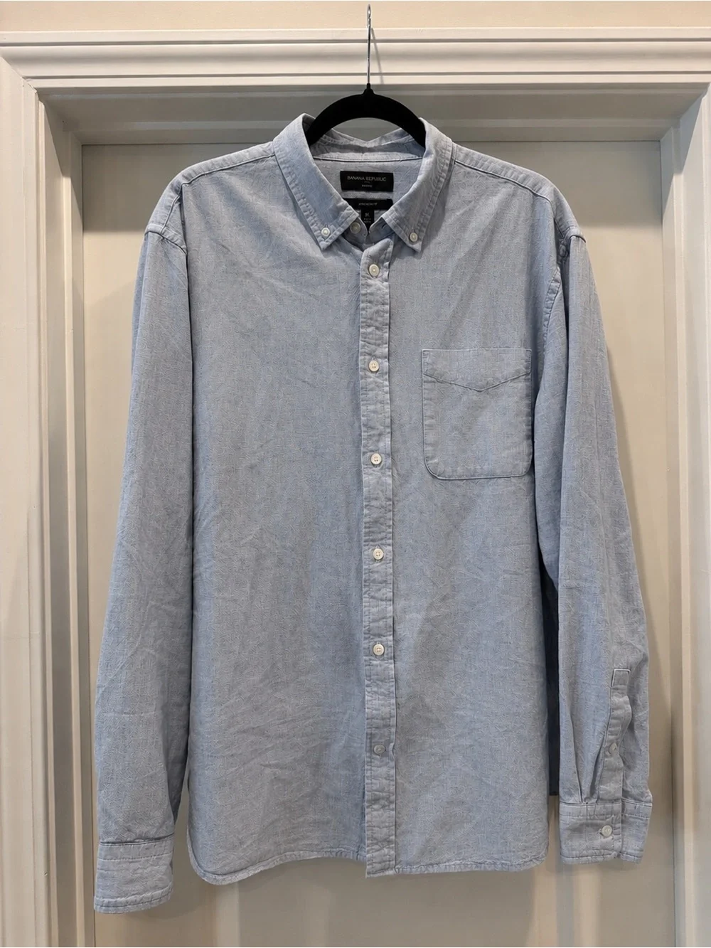 Banana Republic Untucked Fit Light Blue Button-Down Shirt Men’s XL